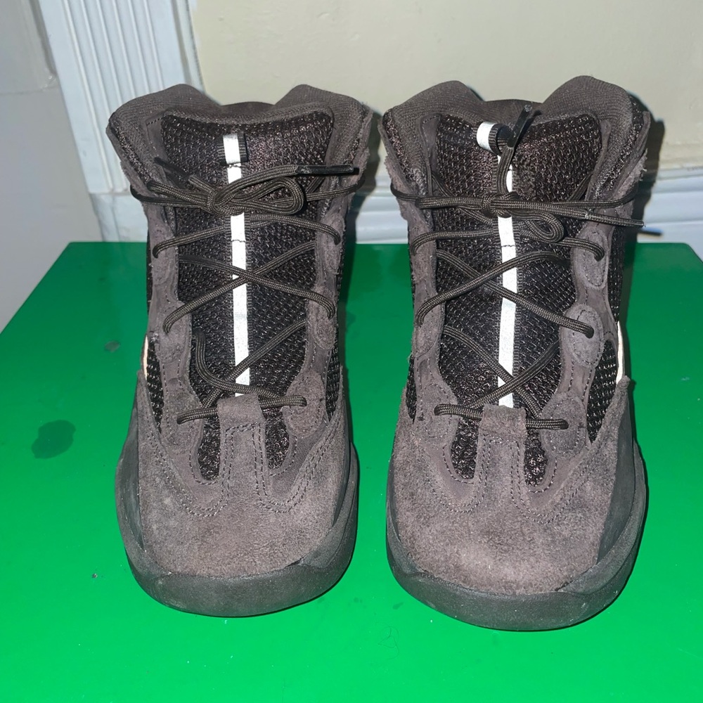 Yeezy dsrt boots oil in kids size 3 no box
